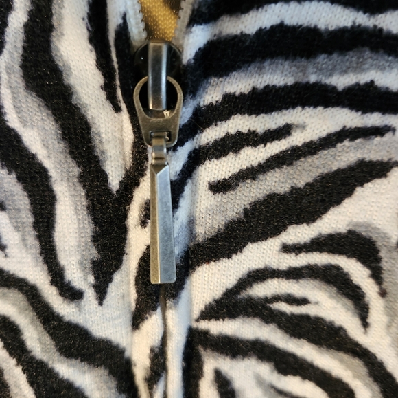 TanJay Lightweight Zip Up - Picture 3 of 6